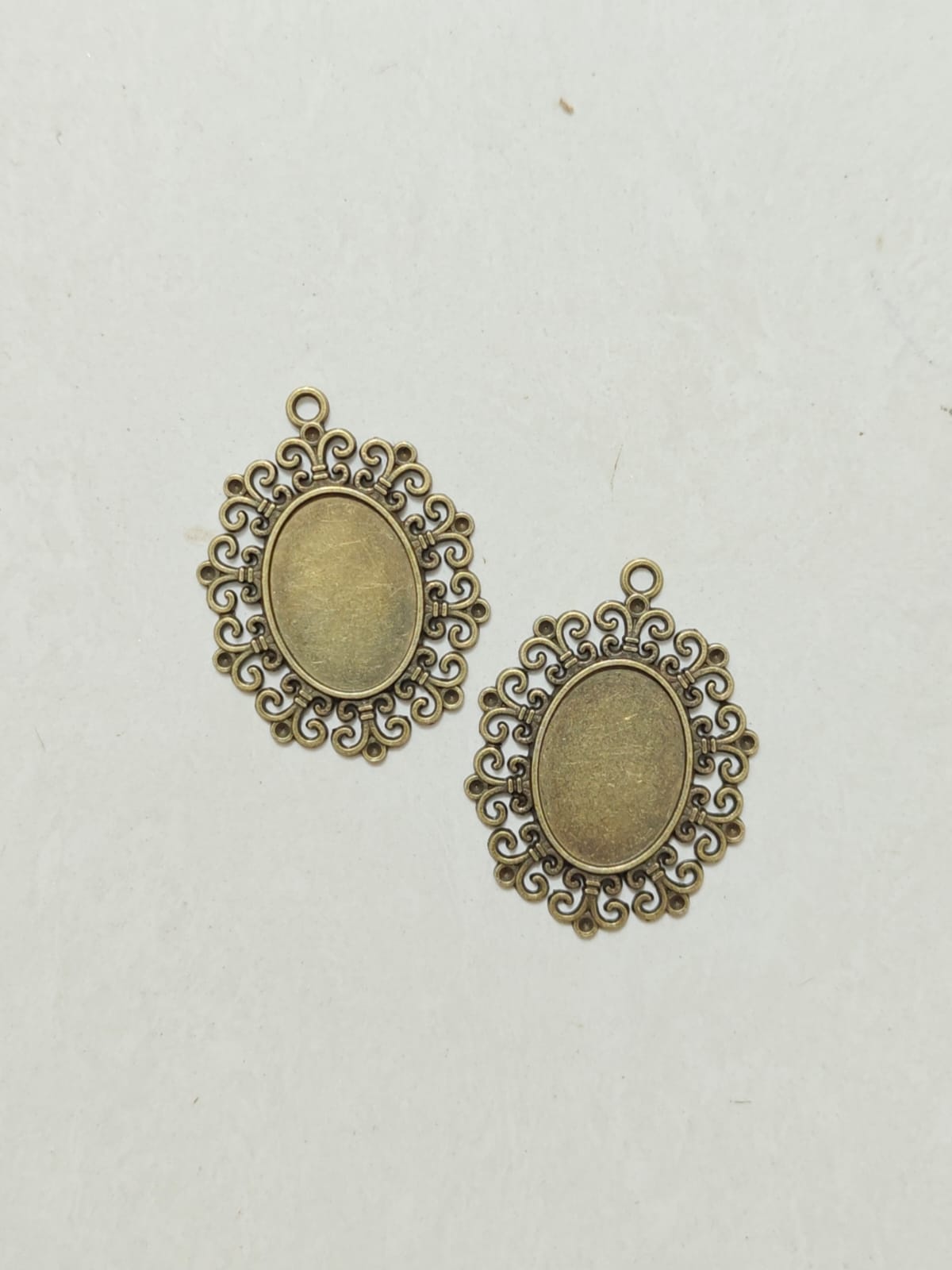 Vintage / Antique Bezel pendant - M