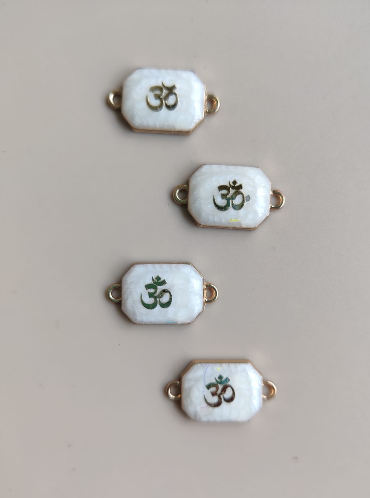 Ceramic charms om 3