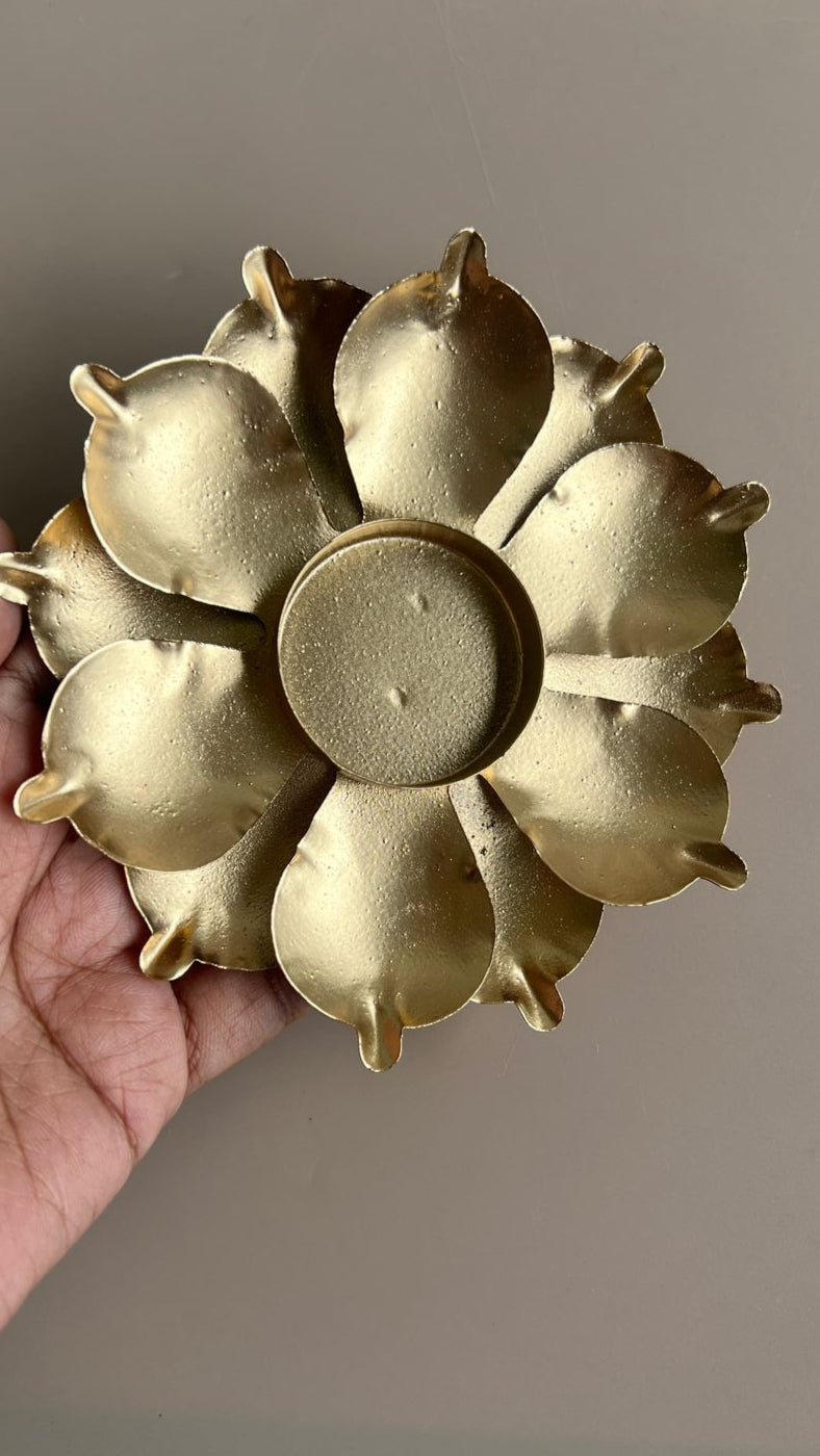 Diya holder - Urli B