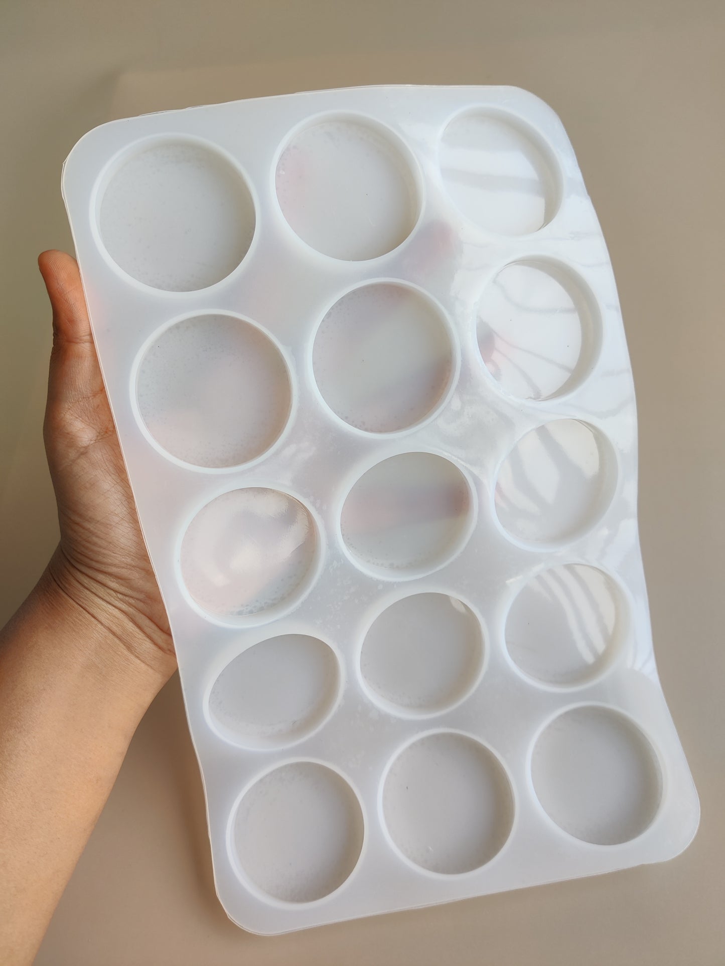 15 cavity keychain pendant round mould without hole