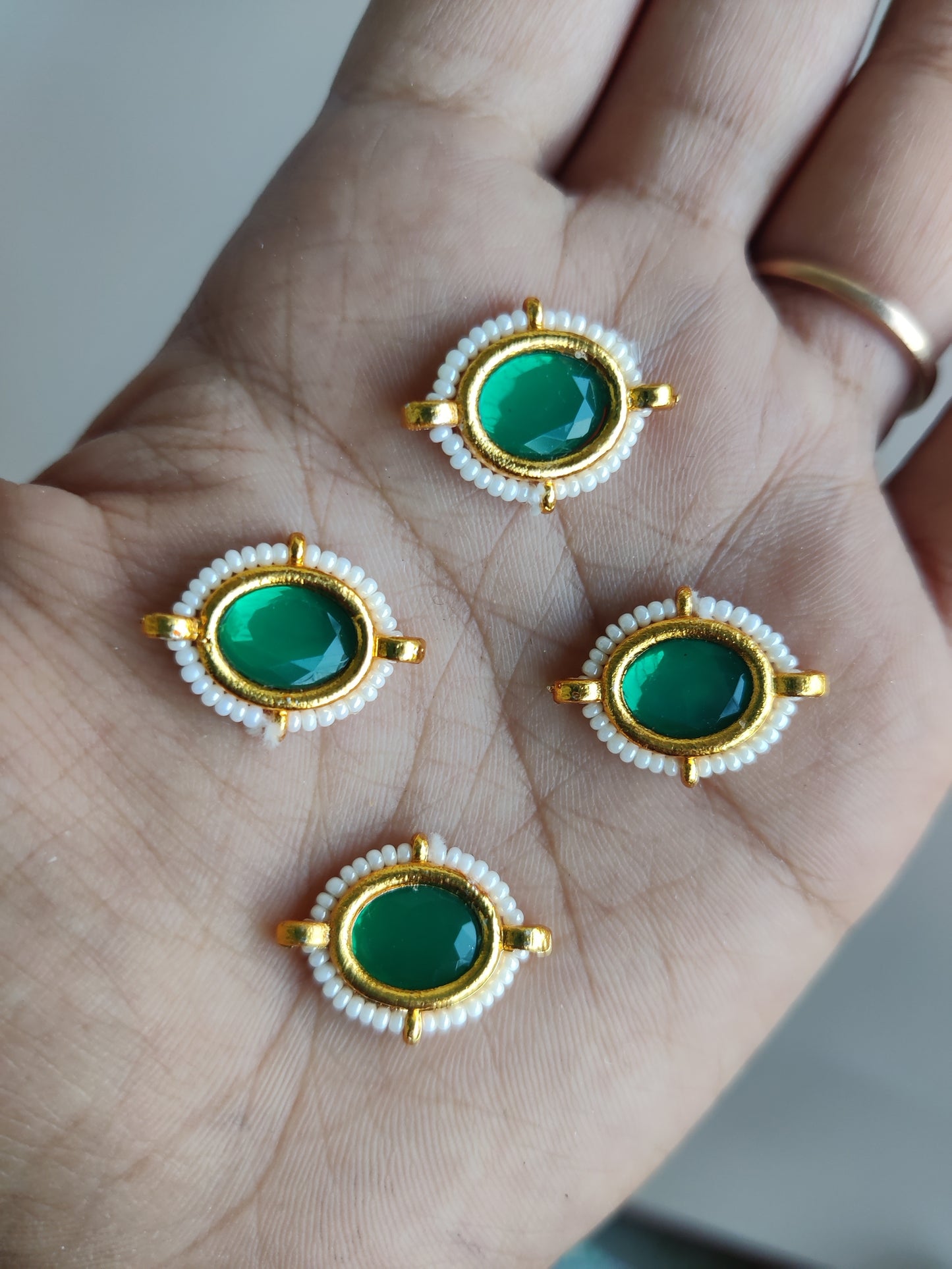 Oval green stone pearl charm