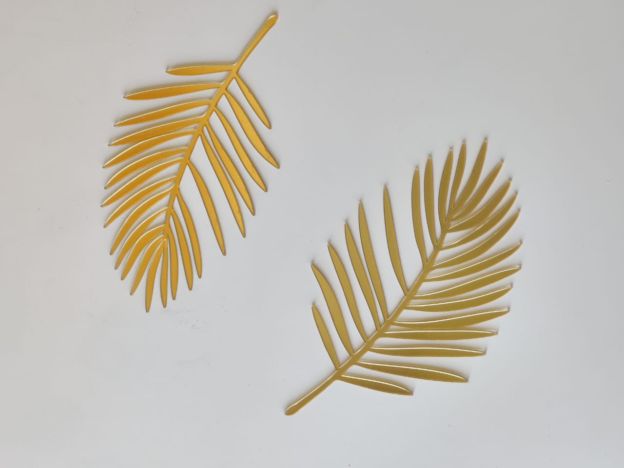 Acrylic pine leaf set of 2