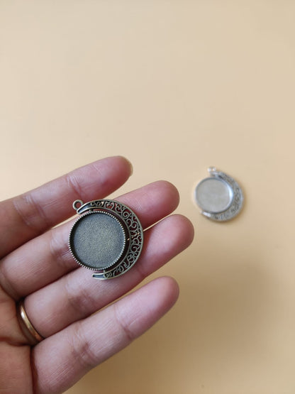 Vintage/Antique/Silver Bezel pendant - Both sided