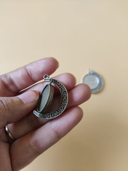 Vintage/Antique/Silver Bezel pendant - Both sided