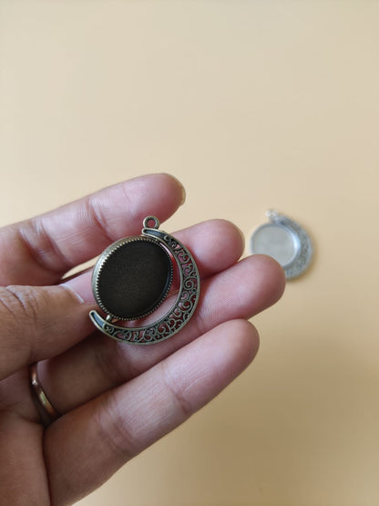 Vintage/Antique/Silver Bezel pendant - Both sided