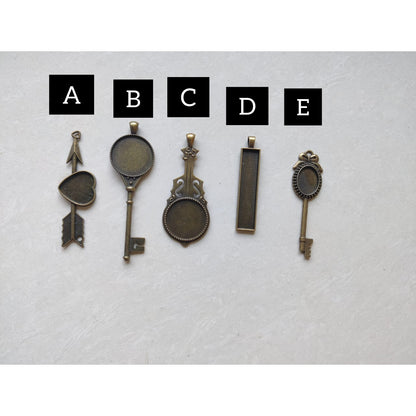 Antique Bazel / Vintage pendant & Keychain