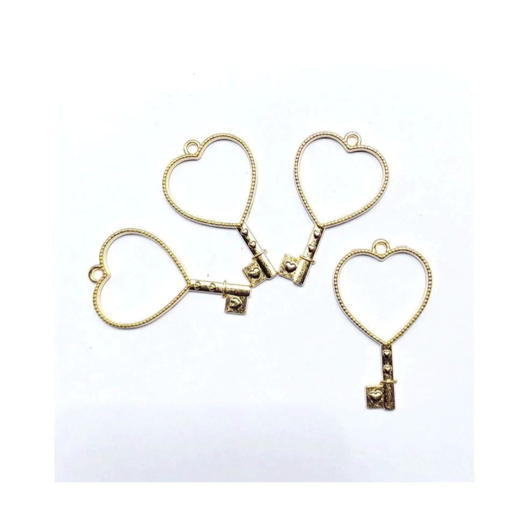 Heart key pendant/ keychain bazel