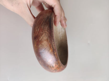 Round curved bowl
