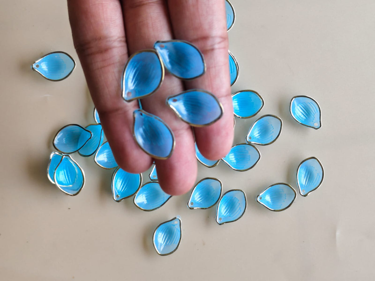 Acrylic flower petals/ Plastic Petals