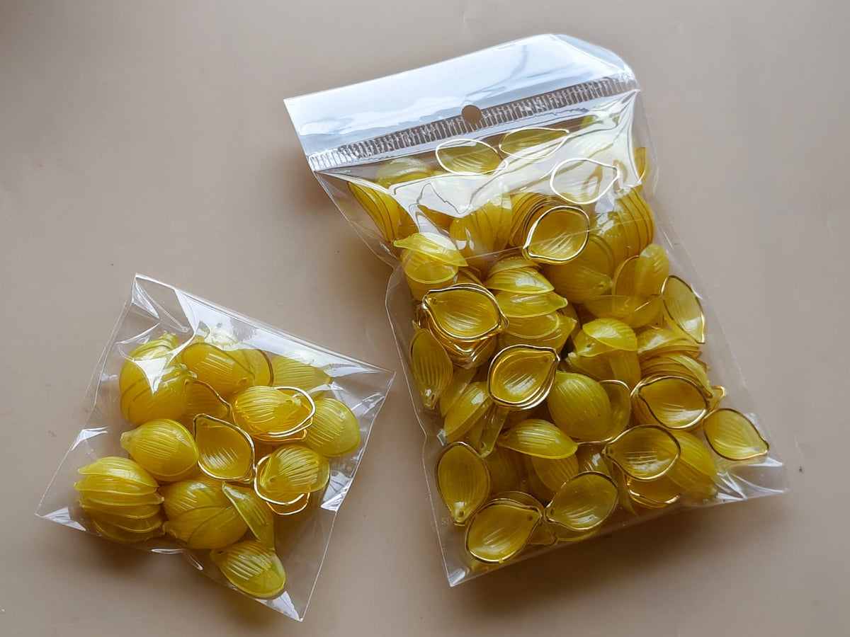 Acrylic flower petals/ Plastic Petals