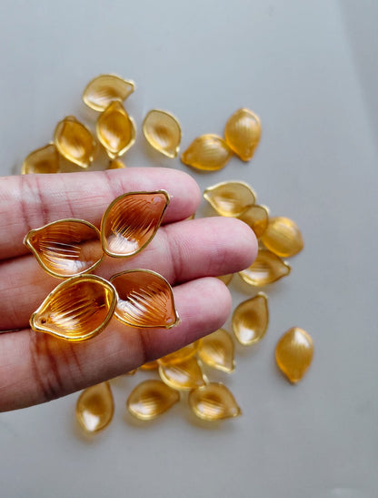 Acrylic flower petals/ Plastic Petals