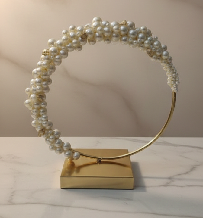 Pearl hoop with stand