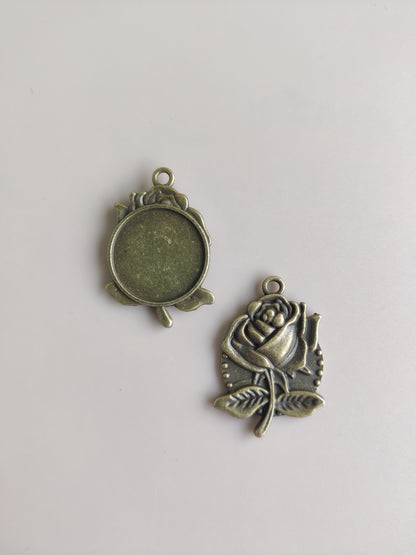 Vintage / Antique Bezel pendant- V